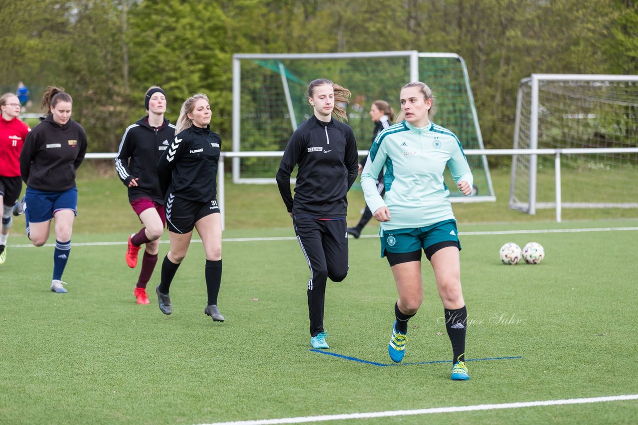 Bild 67 - Co-Trainerin der Frauen Nationalmannschaft Britta Carlson in Wahlstedt